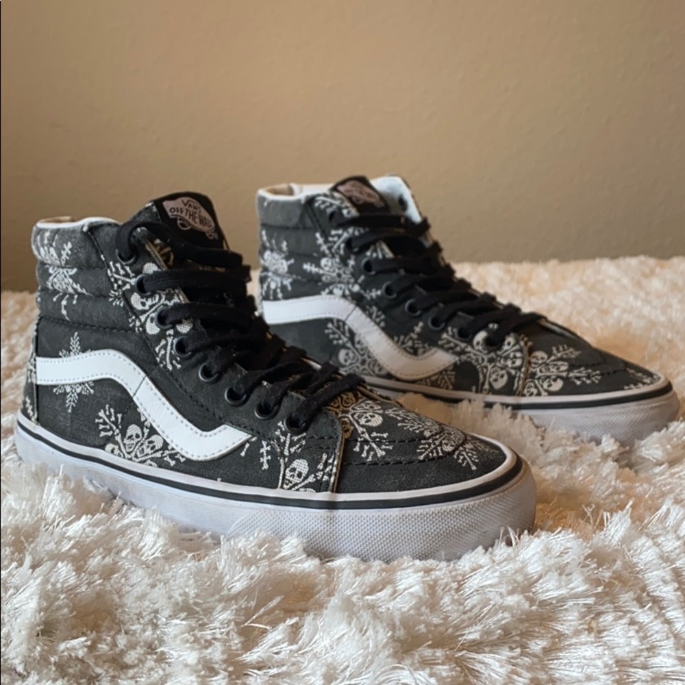 Skull snowflake SK8-Hi Vans
